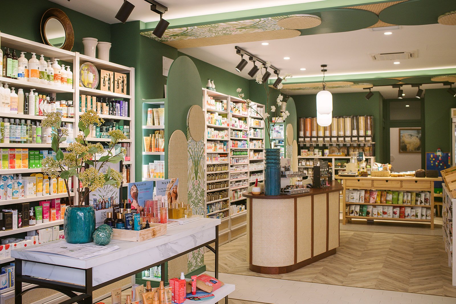 Interior de la tienda Hierbabuena